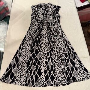 Glamour Black and White Sleeveless A-Line‎ Maxi Dress